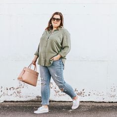 Plus Size Fashion for Women #plussize Plus Size Outfits With Sneakers, Apex Window, Casual Plus Size Outfits, Plus Size Posing, Plus Size Business, Big Size Fashion, Plus Zise, Plus Size Tips, Look Plus Size