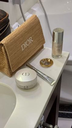 Rich Summer, Dior Capture Totale, Makeup Bag Essentials, Bag Essentials, Essential Bag, Clean Girl, Beauty Inspiration, Girly Things, Skin Care Routine