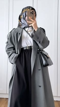 Winter Outfits For Hijabis, Hijabi Style Winter, Grey Outfit Hijab, Grey Hijab Outfit, Hijabi Fashion Winter, Islamic Modest Fashion, White Skirt Outfits