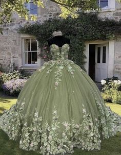 Green Quince Dress, 15 Birthday Dresses, Tiana Wedding, Xv Dresses, Green Ball Gown, Tiana Dress, Green Quince, Quinceanera Themes Dresses