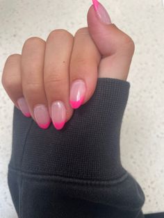 Natural Nail French Tip Gel, Short Tip Nail Designs, Pink French Tip Nails Almond Short, 1st Day Of School Nails, Gel Nail Inspo Short Natural, 7th Grade Nail Ideas, Nail Inspired Summer, One Nail Different Color, Short French Tip Acrylic Nails Almond