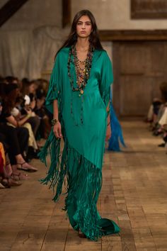 Ralph Lauren Runway, Fw 2024, Silk Caftan, Silky Pants, Look Festival, Mode Hippie, Ralph Lauren Style, Caftan Dress, Fashion 2024