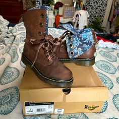 This Leather Boot With A Fun Floral Inside And Ribbon Laces Are So Hard To Find And In Great Condition. They Were Worn Lightly And Taken Care Of. In Original Box From Journeys. Original Spare Laces Unopened And Included. Leather Boots Outfit, Jadon Platform Boots, Lace Up Leather Boots, Platform Combat Boots, Shoes Dr Martens, Ribbon Laces, Wardrobe Goals, Patent Boots, Patent Leather Boots