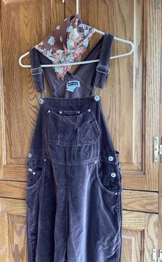 90's Vintage bib overall, womens size medium. 100% brown cotton with a velvet like feel. Nice used condition, see slight wear above right button in attached photo. See close up photo for the cord that runs down the sides. Scarf not included (just a prop). This would be perfect for your Fall hay ride or pumpkin picking! Brown Overalls Outfits, Brown Overalls, Overall Aesthetic, Hay Ride, Overalls Outfits, Close Up Photo, Pumpkin Picking, Brown Velvet, Bib Overalls