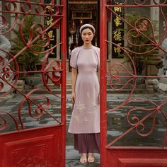 Vietnamese Wedding, National Dress, New Me, The Freedom, High End Fashion, Cheongsam, Hair Updos, Traditional Dresses