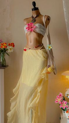 Tropical Barbie Outfit, Aesthetic Cruise Outfits, Mermaid Beach Outfit, Tequila Sunrise Outfit Theme, Beach Fit Ideas, Girly Beach Outfits, Beach Bar Outfit Night, Day Pool Party Outfit, Summer Indian Outfits