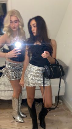 Concert Outfit With Bestie, Silver And Black Outfit Parties, The Weeknd Outfits Concert Silver, Black And Silver Party Outfit, Sequin Skirt With Cowboy Boots, Silver Glitter Skirt Outfit, Weekend Concert Outfit Ideas, Weekend Outfit Concert, The Weeknd Concert Outfit Silver