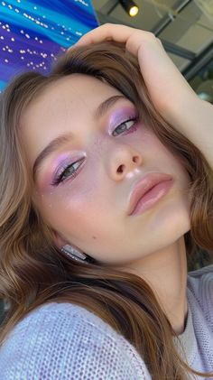 Purple Eyeshadow Looks For Blue Eyes, Purple Eyeshadow Looks For Brown Eyes, Berry Eyeshadow Looks, Pop Of Color Makeup Looks, Purple Eye Shadow Looks, Purple Lipstick Looks, Light Purple Eye Makeup, Beautiful Purple Aesthetic, Picnic Makeup