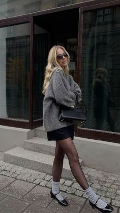 Academia Fashion, Paris Mode, Look Short, Outfit Inspo Casual, White Socks, Tights Outfit, 가을 패션