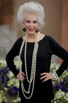 Carmen Dell'orefice, Style And Grace, Older Women Hairstyles, Fashion Over 50, White Hair, Look Fashion