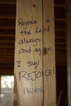 a piece of wood with writing on it that says, rejoice in the lord always and agin i say rejoice