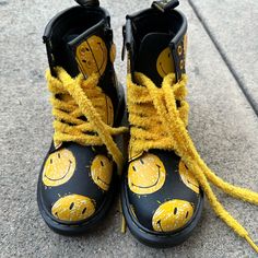 New Never Worn Weirdcore Shoes, Trendy Yellow Winter Boots, Casual Yellow High-top Boots, Yellow Lace-up Casual Boots, Casual Yellow Winter Boots, Trendy Yellow Boots For Fall, Yellow Synthetic Boots With Round Toe, High-top Yellow Boots For Spring, Yellow Round Toe Synthetic Boots