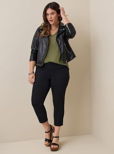 Plus Size Fall Outfit, Plus Size Fall, Plus Size Pants, Celebrity Outfits, Professional Outfits, On Repeat, Business Casual Outfits, Work Attire, Bottom Clothes