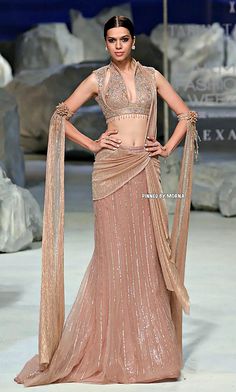 Tarun Tahiliani Lehenga 2023, India Wedding Dress, Indian Dresses Traditional, Traditional Indian Outfits, Tarun Tahiliani, Designer Saree Blouse Patterns, Indian Gowns, Indian Bridal Outfits