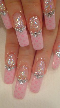 Gyaru Nails Long, Ongles Bling Bling, Gyaru Nails, Accent Nail Designs, Glitter Accent Nails, Unghie Nail Art, Her Nails, Kawaii Nails