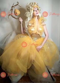 Queen Bee Costume, Karneval Diy, Best Group Halloween Costumes, Meme Costume, Diy Halloween Costumes For Women, Bee Costume, Diy Kostüm, Diy Halloween Costumes Easy, Queen Costume