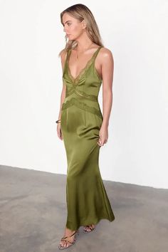 This stunning dress from NFD is the embodiment of feel good dressing! Chiffon Green Dress, Green And Silver Outfit, Tropical Wedding Guest Dress, Green Corset Dress, Short Slip Dress, Never Fully Dressed, Awesome Outfits, Bridesmaids Dress, Feminine Silhouette