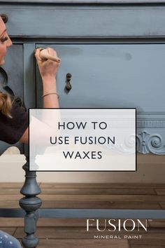 a woman is sitting on the floor with her legs crossed and writing how to use fusion waxes