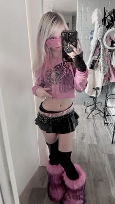 hot pink and black trashy y2k scene fit Y2k Outfit With Skirt, Hot Pink Black Outfit, Y2k Hot Pink Outfit, Emo Pink Outfit, Black And Hot Pink Outfits, Scene Y2k Outfits, Emo Bimbocore Outfits, Pink Gothic Outfits, Pink Rock Outfit