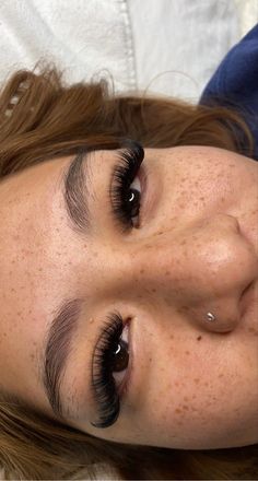 Medium Length Eyelash Extensions, Lash Extensions For Wide Set Eyes, Medium Volume Lash Extensions, Full Lashes Extensions, Volume Full Set Lash Extensions, Lash Sets Ideas, Hybrid Volume Lash Extensions, Lash Extension Ideas