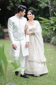 Twining Outfits For Couples Indian, Husband Wife Twinning Dress Indian, Pre Wedding Traditional Outfits, Engagement Clothes For Couple Indian, Latest Engagement Outfits For Bride, Couple Poses Traditional Indian, Engagement Outfit For Groom, Engagement Photoshoot Ideas Indian, Wedding Couple Dress Combination