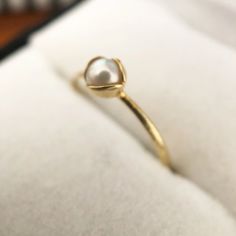 Pearl Ring Design, Unique Gold Jewelry Designs, Rings Solitaire, Modern Gold Jewelry, Solitaire Rings, Gold Bride Jewelry, Gold Rings Fashion, Gold Ring Designs