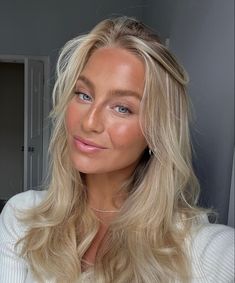 Hair Colors And Styles, Blonde Hair Makeup, Face Tan, Glow Face, Light Blonde Hair, Makeup For Blondes, Self Tan, Beautiful Hair Color