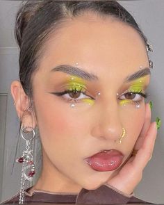 Fashion , fashion inspo , spring fashion , spring inspo , summer inspo , nails , nail art , makeup , makeup inspo , makeup ideas , spring makeup , summer makeup , design , aesthetic , y2k , outfit inspo , eyeshadow , eye makeup , glitter , eye glitter , eyeliner , fake nails , acrylic nails , house decor, home inspo , plants , plant inspo Summer Inspo Nails, Makeup Kawaii, Fashion Inspo Spring, Eye Makeup Glitter, Eye Glitter, Drag Make-up, Inspo Makeup, Pride Makeup, Spring Inspo