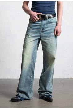 Combining retro aesthetics with straightforward design, the Raw Edge Washed Flared Jeans feature a distressed wash enhanced by rivet decorations at the pockets. The raw-edge hemlines and premium fabric construction elevate these jeans beyond the ordinary, offering a slightly oversized fit that speaks to both comfort and style. Distressed wash Rivet decorations at pockets Raw-edge hemlines Premium fabric Slightly oversized fit Composition: 100% Cotton Brand: LEONSENSE Wearing: Model is 188 cm / 6 Oversize Flare Jeans, Rough Edge Jeans, Flared Jeans Outfit Men, Flare Jean Outfit, Men Fashion Vintage, Vintage Jeans Style, Fire Clothes, Jeans Outfit Men, Raw Jeans