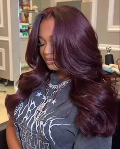 Pelo Color Vino, Burgandy Hair, Red Violet Hair, Black Cherry Hair, Cherry Hair Colors, Wine Hair Color, Hair Color Plum, Maroon Hair, Cherry Red Hair