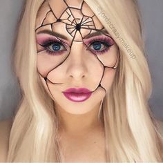 How stunning is this broken Barbie DIY Halloween makeup look?! Cracked Doll Makeup, Pelottava Halloween, Halloween Make-up Looks, Halloween Makeup Diy, Halloween Makeup Pretty