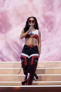 Becky G Coachella, Kehlani Concert, Disco Aesthetic, 2000s Party, Gigi Style, Preformance Outfits, Outfit 90s, Christina Milian