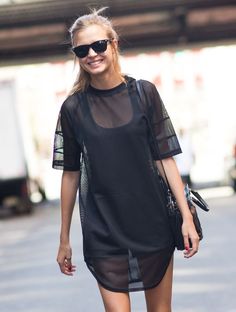 9 gợi ý giúp bạn diện đồ theo phong cách sporty mà vẫn nữ tính - Ảnh 23. Mesh Outfits, Grunge Tattoo, 2019 Style, Nyfw Street Style, Hailey Baldwin, Fun Fashion, Inspired Outfits