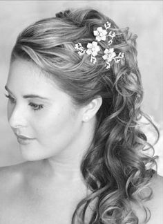 So doing that Mid Hairstyles, Wedding Hairstyles And Makeup, Curly Wedding Hair, Bridesmaid Hair Half Up, Hair Bridesmaid, Trendy Hair, Wedding Updo, Half Up Hair