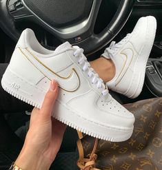 Nike Rosa, Outfits With Air Force Ones, Sneaker Outfits, Sneaker Trend, Nike Shoes Air Force, New Nike Air Force, Nike Airforce 1, Custom Nike Shoes, Custom Air Force 1