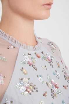 Sequence Neck Embroidery, Bead Embroidery Dress, Embroidery With Beads On Clothes, Cl Fashion, Embroidery Fashion Detail, Clothes Embroidery Diy, Hand Work Blouse Design