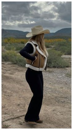 Cowboy Outfits For Women, Country Concert Outfit Ideas, Country Outfits Women, Trajes Country, Country Concert Outfits, Vaquera Outfit, Casual Country Outfits, Outfits For Mexico