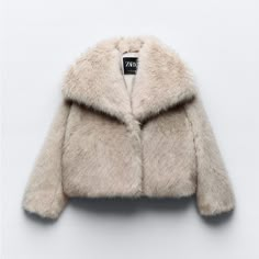 New With Tags, Bought Directly From Zara Zara Faux Fur Coat, Short Faux Fur Jacket, Mode Zara, Plush Coat, Fluffy Jacket, Zara Jacket, Zara Shorts, Stockholm Fashion, Zara Jackets