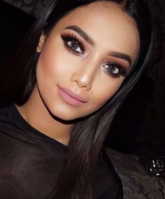 Veja as melhores inspirações de maquiagem para festa. Sabe aquela make de causar impacto? Pra usar em formatura, jantar, balada, casamento. Smokey Eye Makeup Look, Matte Makeup, Beauty Make-up, Dramatic Makeup, Makijaż Smokey Eye, Evening Makeup, Full Face Makeup, Foto Art, Flawless Makeup