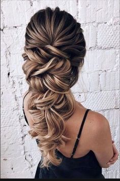 Classic Wedding Hair, Wedding Braids, Elegant Wedding Hair, Long Hair Wedding Styles, Trendy Wedding Hairstyles, Wedding Hairstyles Updo, Trending Hairstyles, Wedding Hairstyles For Long Hair, Braids For Long Hair