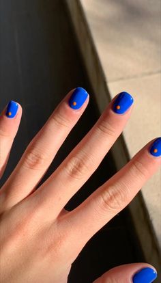 Simple Plant Nails, Earthcore Nails, Basic Easy Nails, Easy Simple Summer Nails, Call Me By Your Name Nails, Nail Inspo Round Short, Blue And Orange Nail Ideas, Short Hippie Nails, Nails With Dots Simple