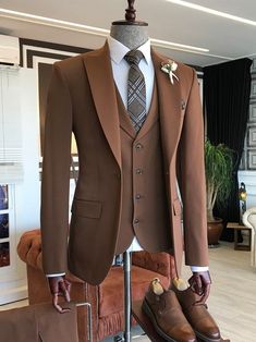 Bojoni Brown Slim-Fit Suit 3-Piece Brown Suits For Men, Blazer Waistcoat, Stylish Mens Suits, Men's Business Suits, Suits Men Business, Classy Suits, Dress Suits For Men, Designer Suits For Men, Mens Attire