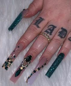 Pine Green Acrylic Nails, Esmeral Green Nails, Emerald Green Inspired Nails, May Birthday Nails Emerald, Gold And Emerald Makeup Looks, Nails With Green Gems, All Green Nails, Emerald Birthday Nails, Emerald Green Nails Acrylic Coffin With Gold