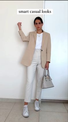 Khaki Blazer Outfit Women, Mode Ab 50, Office Outfits Women Casual, Smart Casual Women Outfits, Khaki Blazer, Blazer Outfits For Women