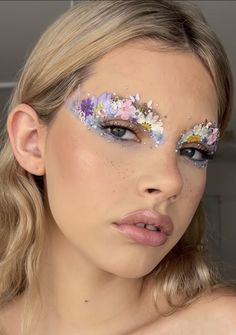 Yeri Mua, Inspo Makeup, Festival Makeup, Eyes Makeup, Dream Nails, Makeup Inspo, Face Painting, Makeup Inspiration, Fashion Inspiration