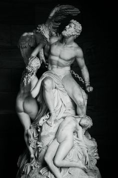 an image of a statue that is in black and white