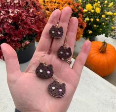 I love these Cookie Cat dangles and they look good enough to eat! (But don't! (Funny story behind that lol) The earrings size and weight vary but are not too heavy at all! Small Set: roughly .8 in wide and about .75 in tall. Both earrings together only weight .1 oz.  🍪Large Set: 1 in wide and about .8 tall. 1 earring weighing .1 oz and both together weighing .2 oz They are also completely handmade from polymer clay! Please be aware that because they are handmade there will be slight differences Cookie Cat Steven Universe, Cat Steven Universe, Cookie Cat, Cat Stevens, Funny Story, Etsy Earrings Dangle, Steven Universe, Cookies Et Biscuits, Favorite Jewelry