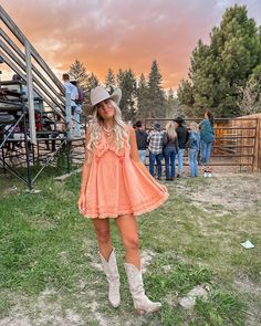 be back soon, montana🌾🦬🪻 . . . #outwest #westernfashion #montanaranch #cowgirlchic western fashion // cowgirl boots // mountain aesthetic // cowgirl chic // western chic Queen Attire, Aesthetic Cowgirl, Outfit Cowgirl, Cute Cowgirl Boots, Fashion Cowgirl, Nashville Outfit, Country Outfit, Mountain Aesthetic, Modest Girl