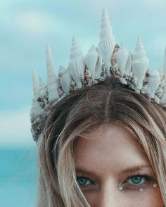 Mermaid Tiara, Art Adventure Time, Shell Crowns, Seashell Crown, Art Vampire, Butterfly Crown, Dengeki Daisy, Handmade Mermaid, Mermaid Crown