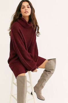 NWT FREE PEOPLE OVERSIZED RIBBED TUNIC COCOA PULLOVER SWEATER WINE SIZE SMALL Sure to be a seasonal staple, this oversized chunky turtleneck sweater features contrasting knit techniques throughout the body to create pieced dimension in a slouchy silhouette. Dramatic sleeves Pull-on style Ribbed hem Care/Import Hand Wash Cold Import APPROXIMATE MEASUREMENTS BUST: 31.5” across LENGTH: 32” Contents 40% Acrylic 60% Cotton INSIDE LABEL MARKED TO PREVENT RETURNS TO RETAIL STORE Wine Sweater, Chunky Turtleneck, Chunky Turtleneck Sweater, Dramatic Sleeves, Oversized Turtleneck Sweater, Oversized Turtleneck, Gorgeous Leather, Knit Turtleneck Sweater, Free People Sweaters